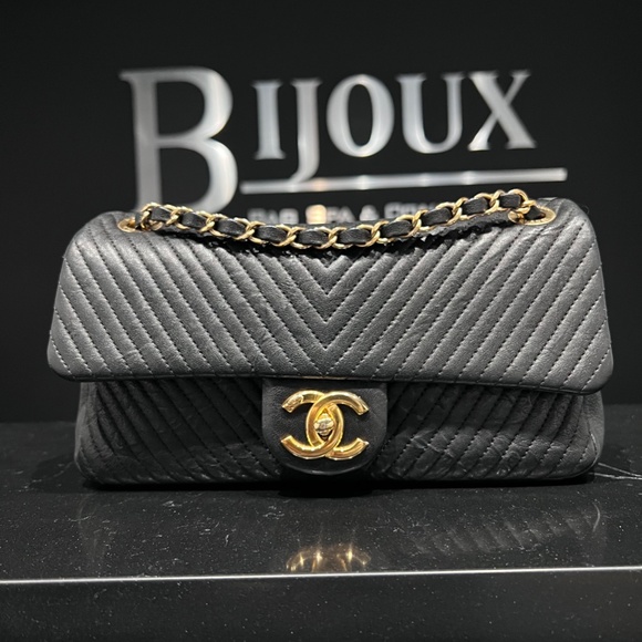 Chanel Goatskin Chevron Medium Single Flap - Picture 2 of 12